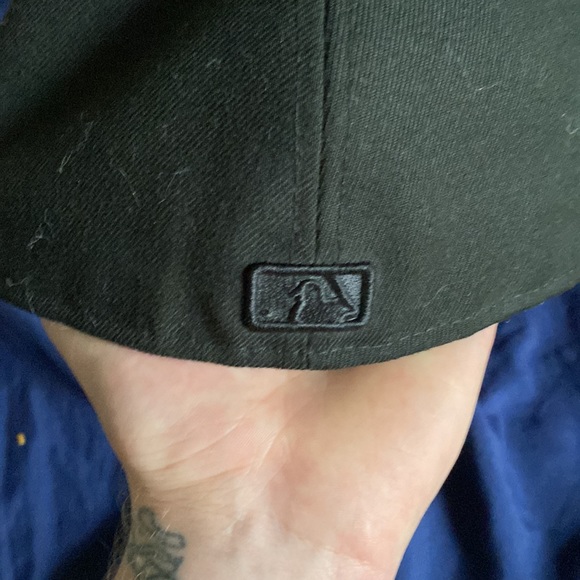 All black Sox hat 1/2 - Picture 2 of 4